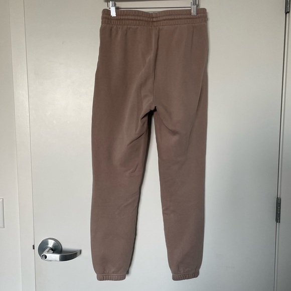TNA Aritzia cozyaf Perfect Sweatpant in gd Dusty Mauve - Picture 3 of 5